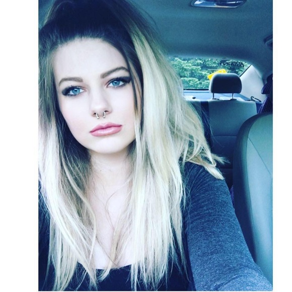 Meet your Posher, Cora - Picture 4 of 6